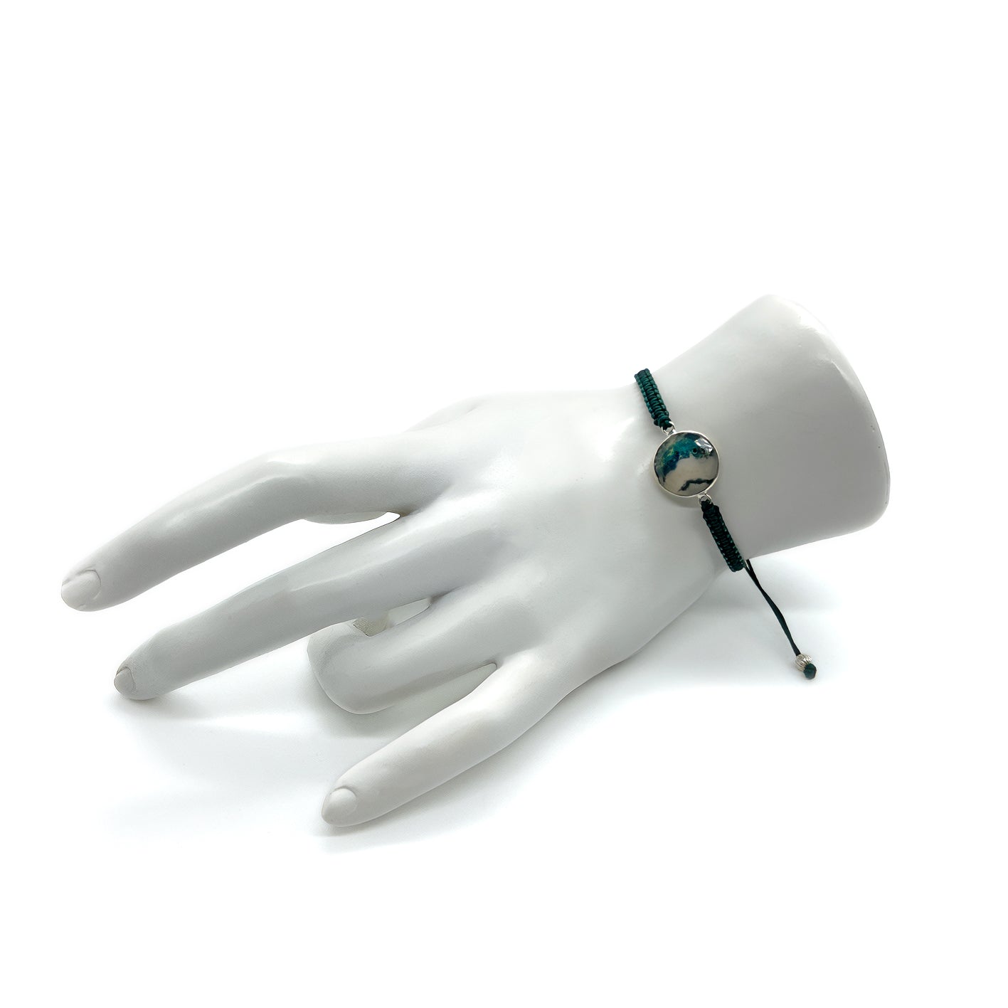 THE TALISMAN Cryﬆal Charm Bracelet (cool tones)