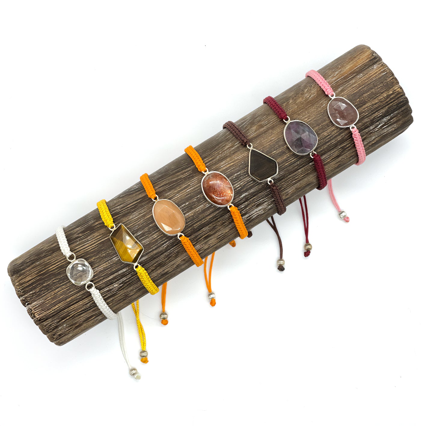 THE TALISMAN Cryﬆal Charm Bracelet (earth tones)