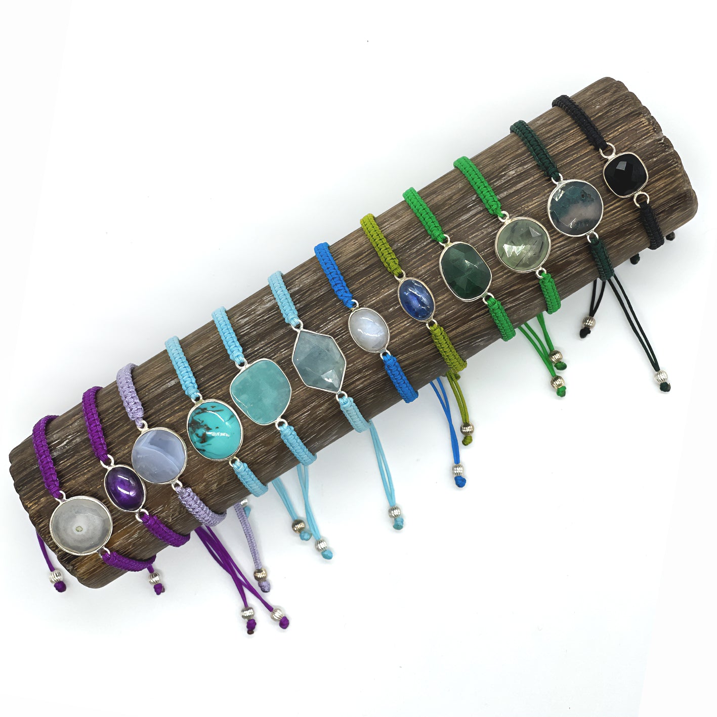 THE TALISMAN Cryﬆal Charm Bracelet (cool tones)