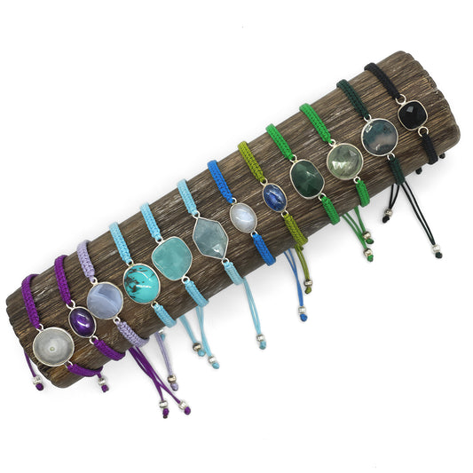 THE TALISMAN Cryﬆal Charm Bracelet (cool tones)