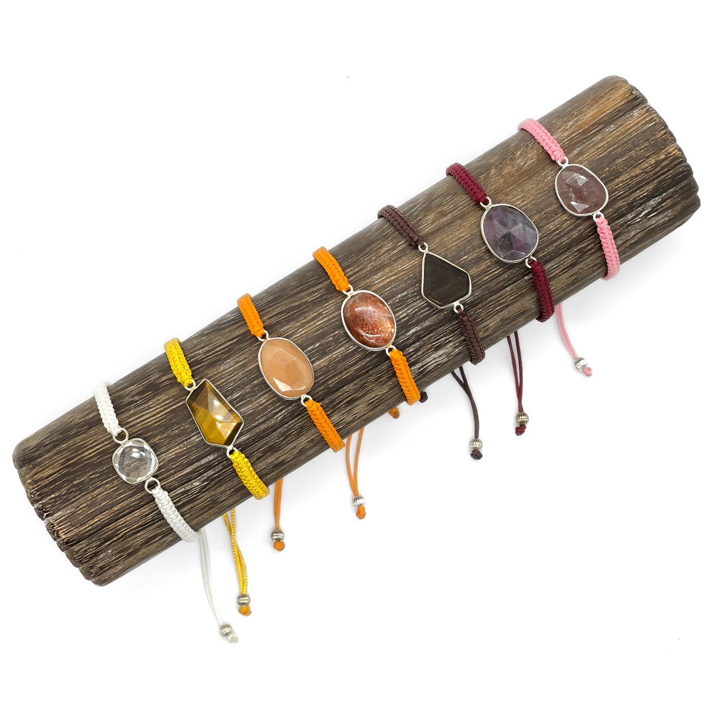 THE TALISMAN Cryﬆal Charm Bracelet (earth tones)